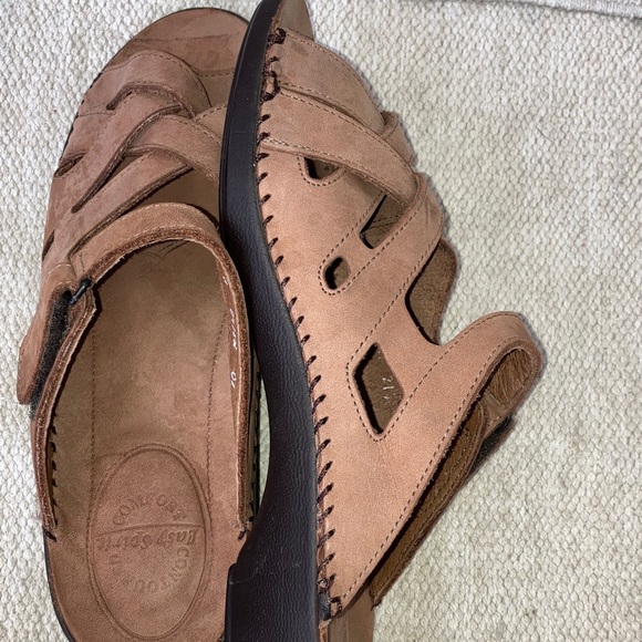 Easy Spirit women’s size 10 (fits like. 9.5 in my opinion) Tan Leather Sandals - Picture 14 of 16